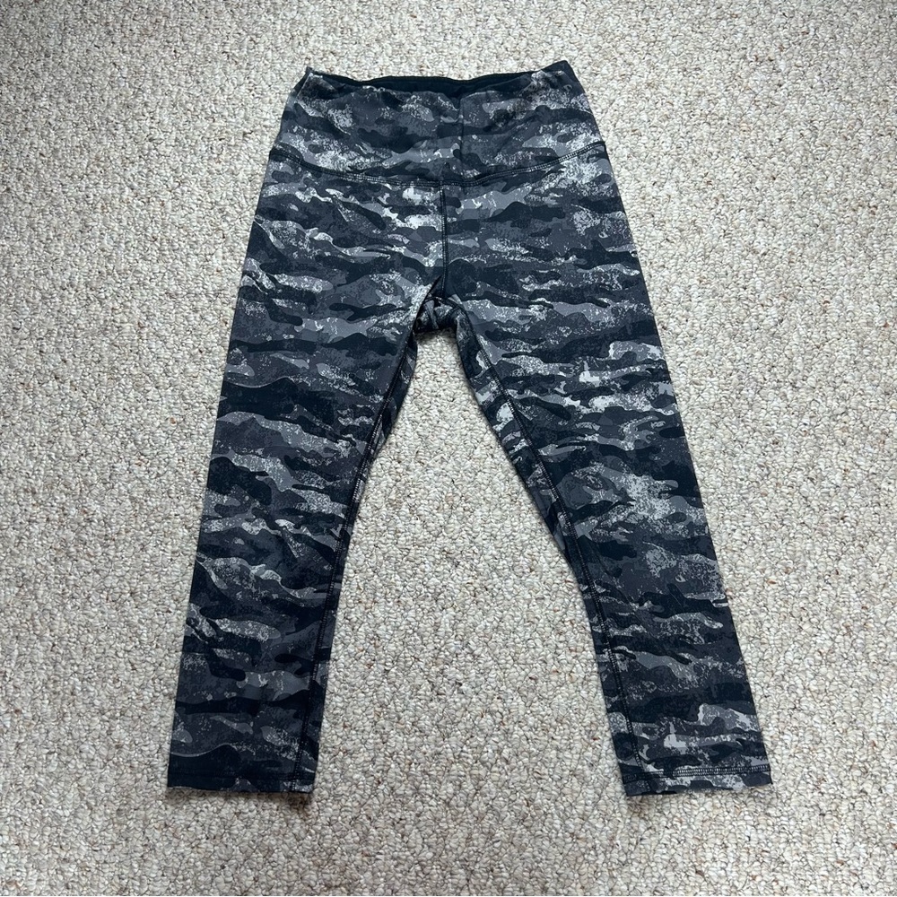 Reebok RBX Womens Leggings Capri Crop Black Gray Camo Print 22” Inseam Small